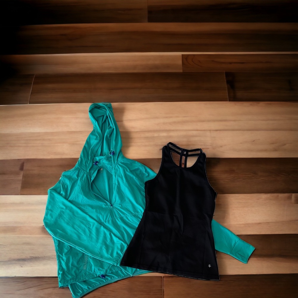 NWOT Soybu women’s size small athletic tank top with padded inserts